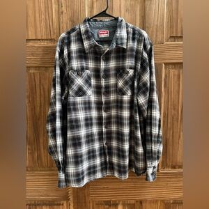 Wrangler Men's Gray and Black Plaid Button Down Shirt